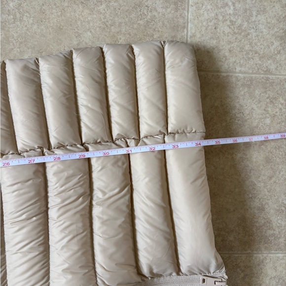 Roots down packable jacket - Picture 10 of 13